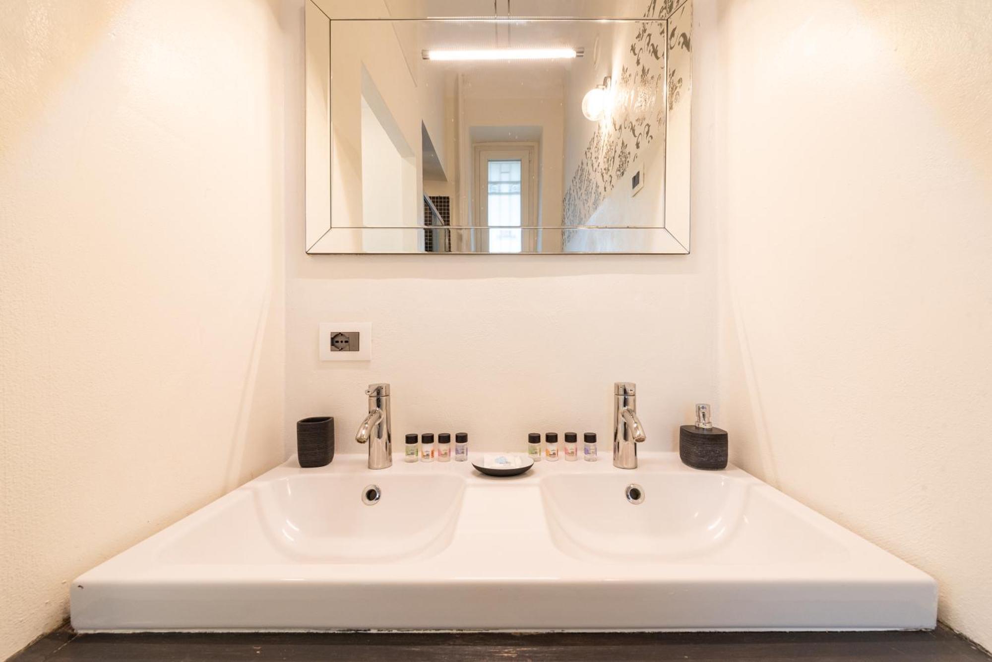10' Duomo & Central Station Large Apartment Milan Luaran gambar